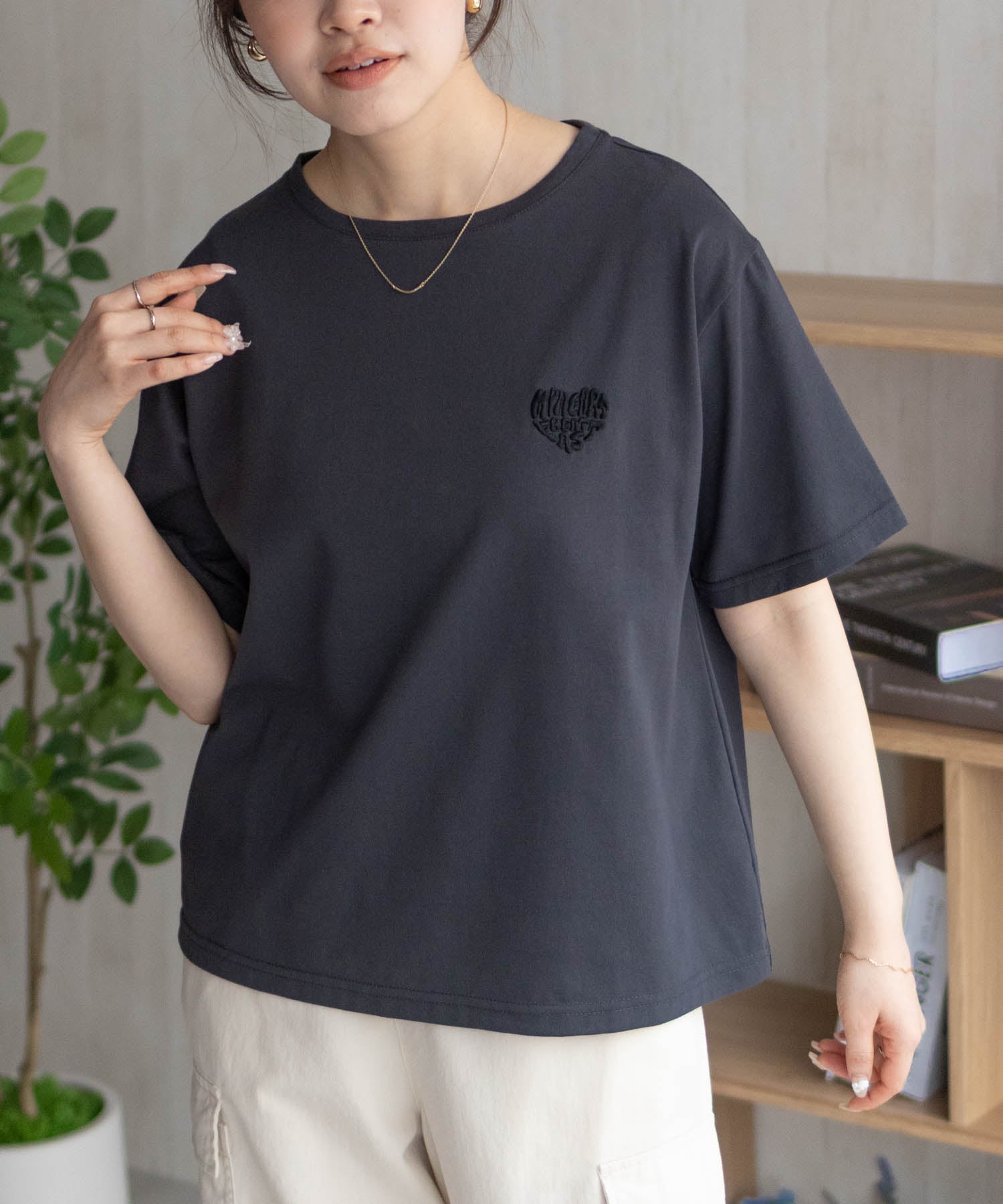 マックハウス Mac-House nAvy ハートロゴ刺繍Tシャツ （チャコール） チャコール