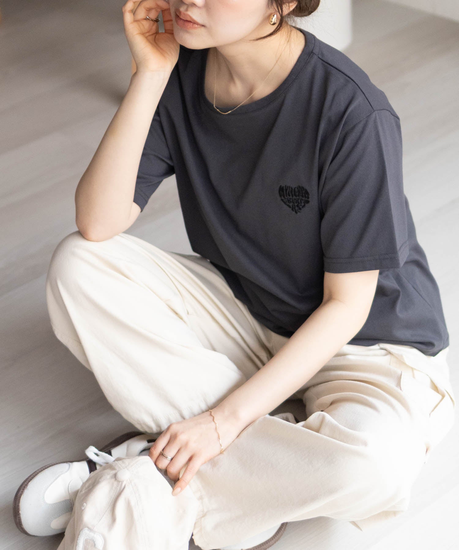 マックハウス Mac-House nAvy ハートロゴ刺繍Tシャツ （チャコール） チャコール