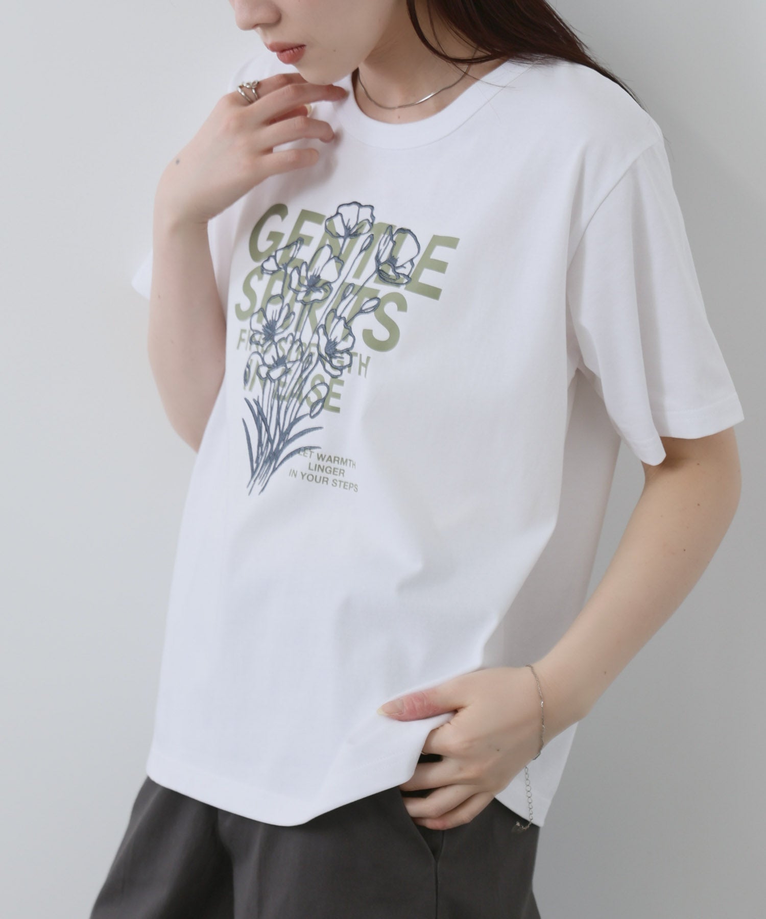 マックハウス Mac-House ベーシックプリントTシャツ （オフホワイト×フラワー刺繍） オフホワイト×フラワー刺繍