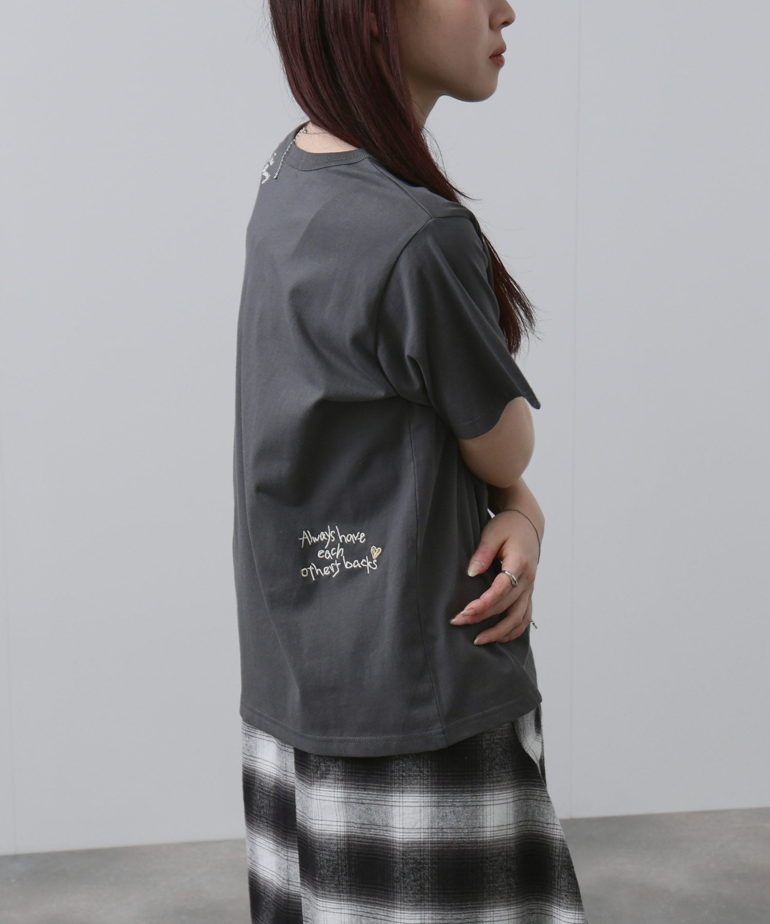 マックハウス Mac-House ベーシックプリントTシャツ （オフホワイト×フラワー刺繍） オフホワイト×フラワー刺繍
