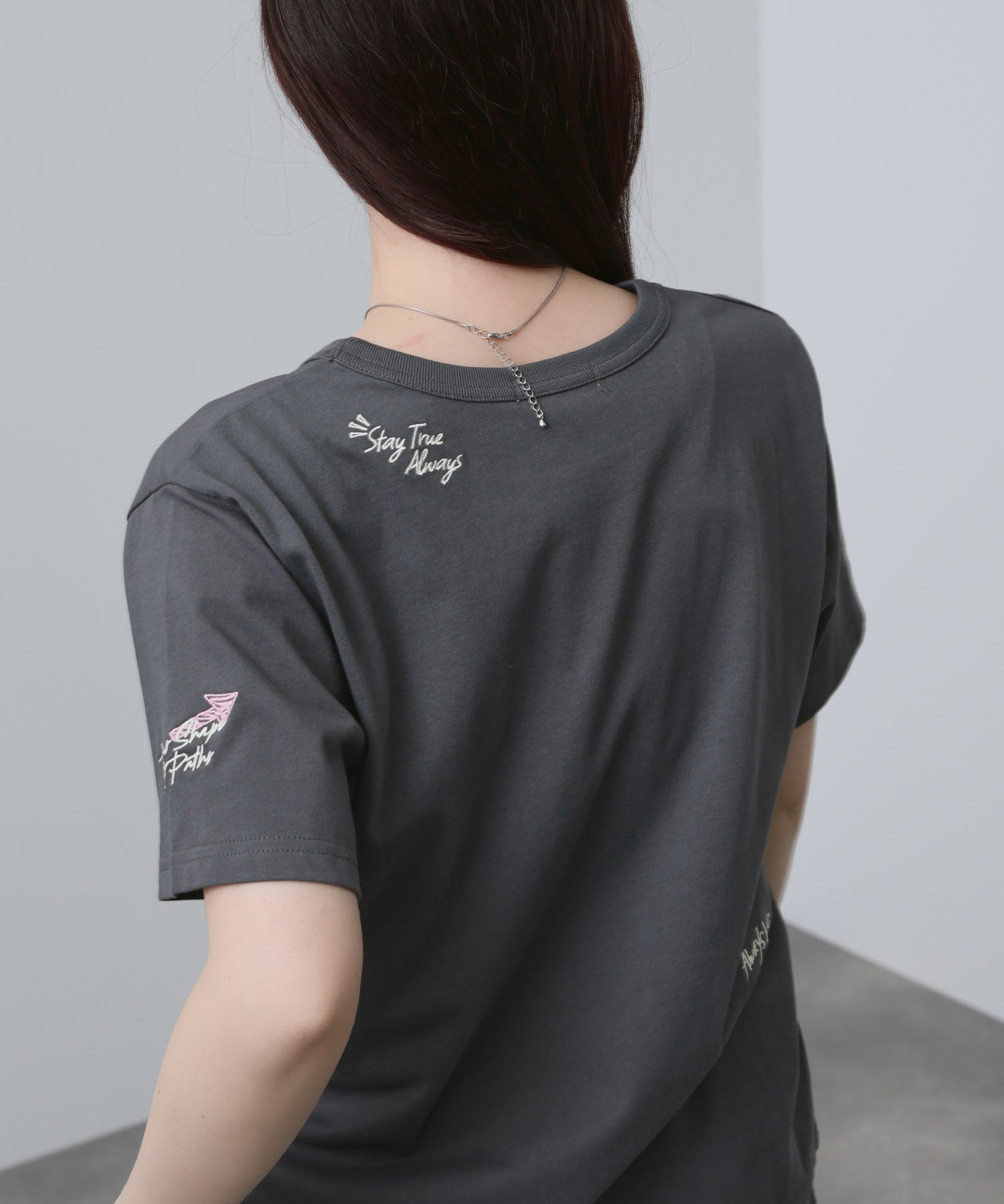 マックハウス Mac-House ベーシックプリントTシャツ （オフホワイト×フラワー刺繍） オフホワイト×フラワー刺繍