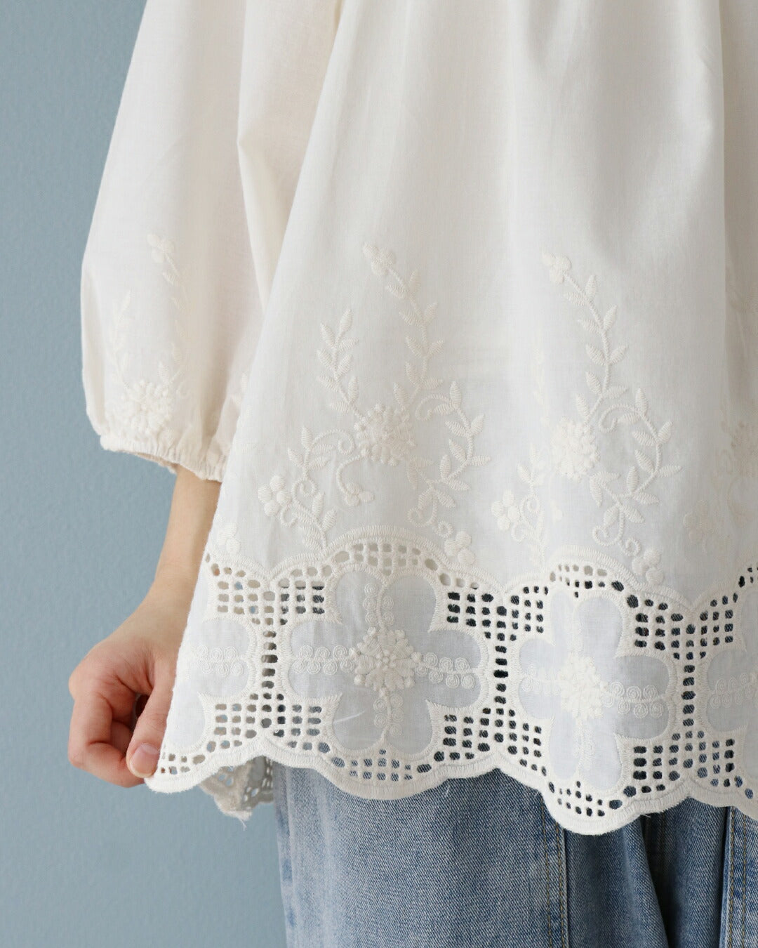 サンポクシェル sanpo kuschel レースと刺繍のやさしさをまとう一枚トップス （アイボリー） アイボリー