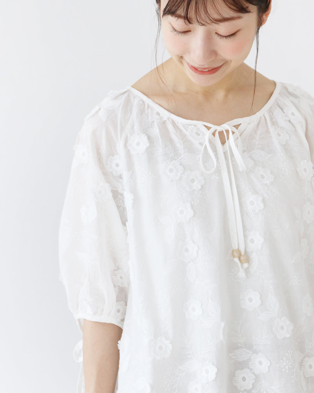 サンポクシェル sanpo kuschel ひとめぼれ立体花刺繍トップス （ホワイト） ホワイト