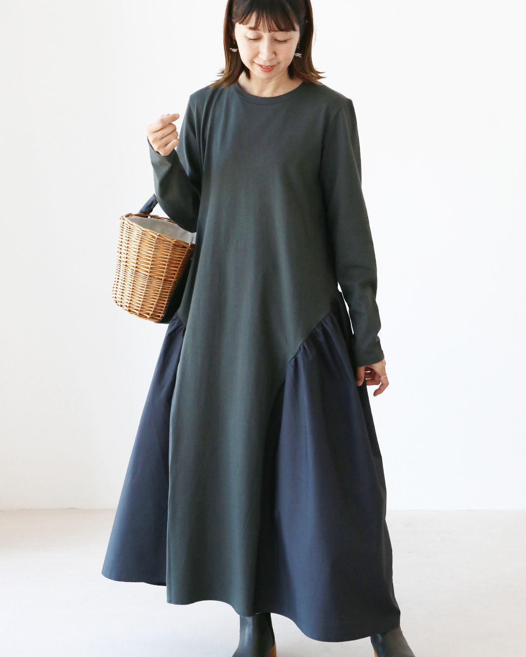 サンポクシェル sanpo kuschel 斜め切り替えでふんわり、大人ワンピ （チャコール） チャコール