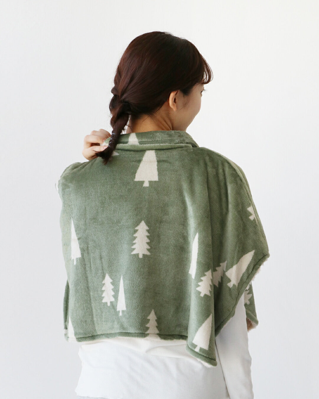 サンポクシェル sanpo kuschel エコ/節約/+4℃ 体の温度で発熱＆保温する おやすみポンチョ （カーキ） カーキ