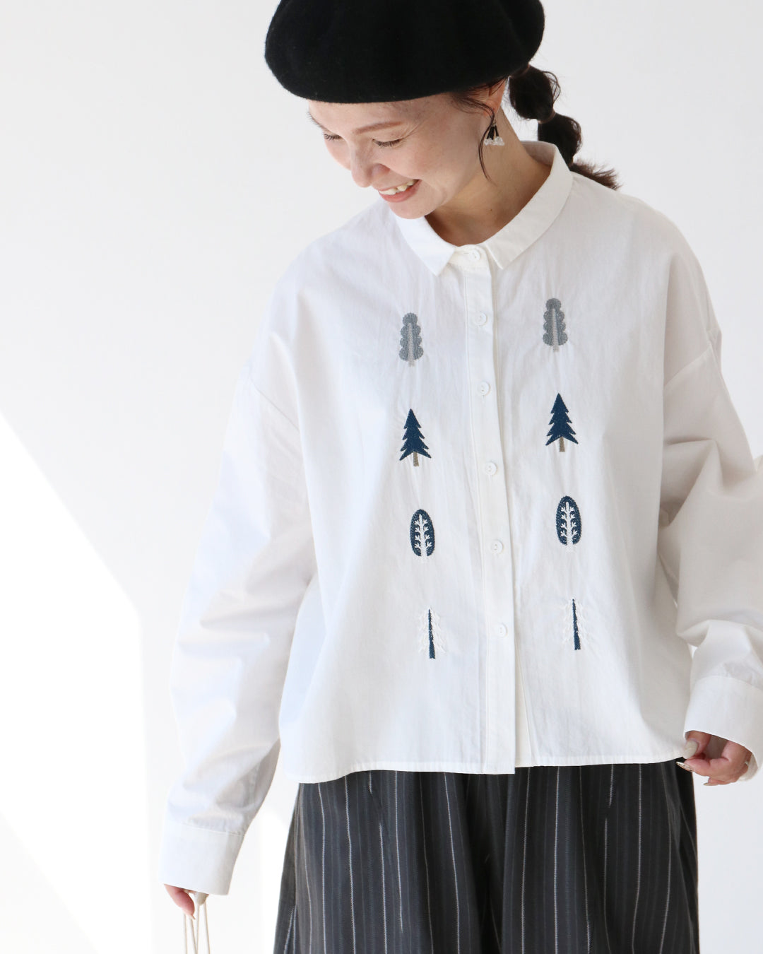 サンポクシェル sanpo kuschel ツリー刺繍シャツ （ホワイト） ホワイト