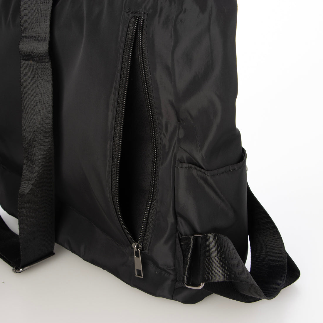 モーヴ mauve 軽量ナイロン ポケット充実 2WAYリュック〈斜め掛け用ショルダー付き〉 （ブラック） ブラック