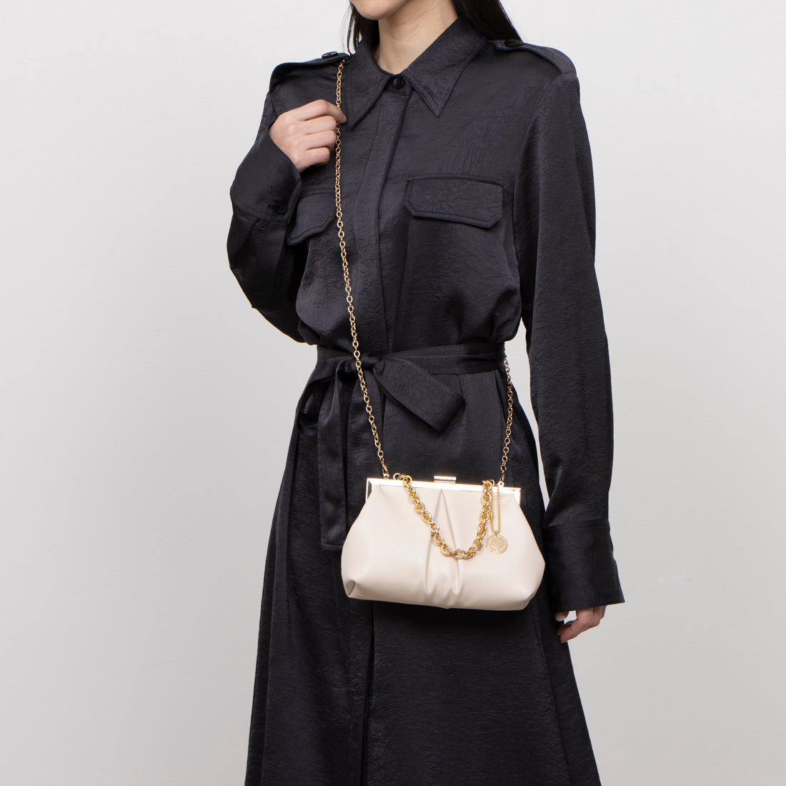 モーヴ mauve フロントタッククラッチバッグ/2WAY