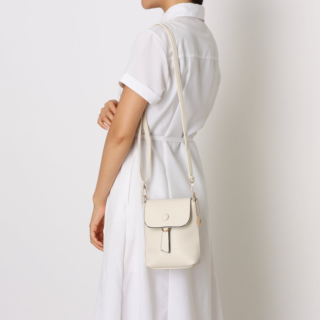 モーヴ mauve スマホショルダー ベルトアクセントフラップ ミニショルダー （ホワイト） ホワイト