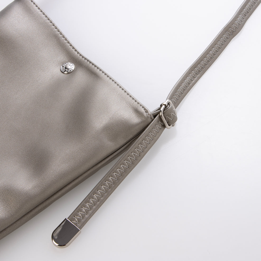 モーヴ mauve 【Lサイズ】柔らかなフェイクレザーのスマホショルダー （ブロンズ） ブロンズ