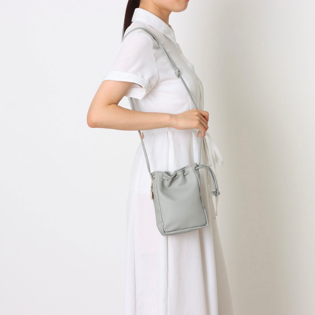モーヴ mauve シンプル巾着スマホショルダー （グレー） グレー