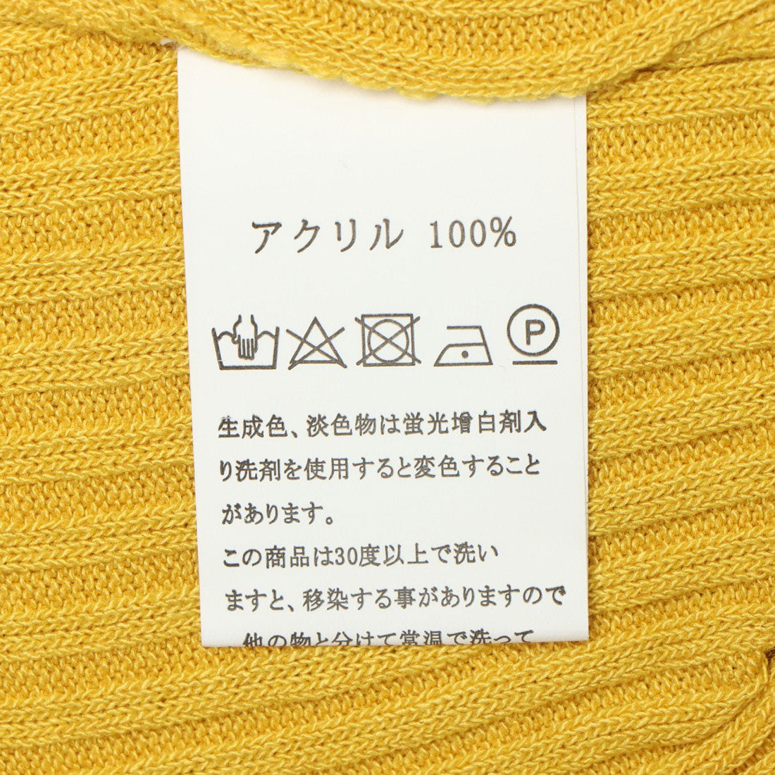 メゾンドラティール maison de LATIR vネックが女性らしい上品さを醸し出すタンクトップ。