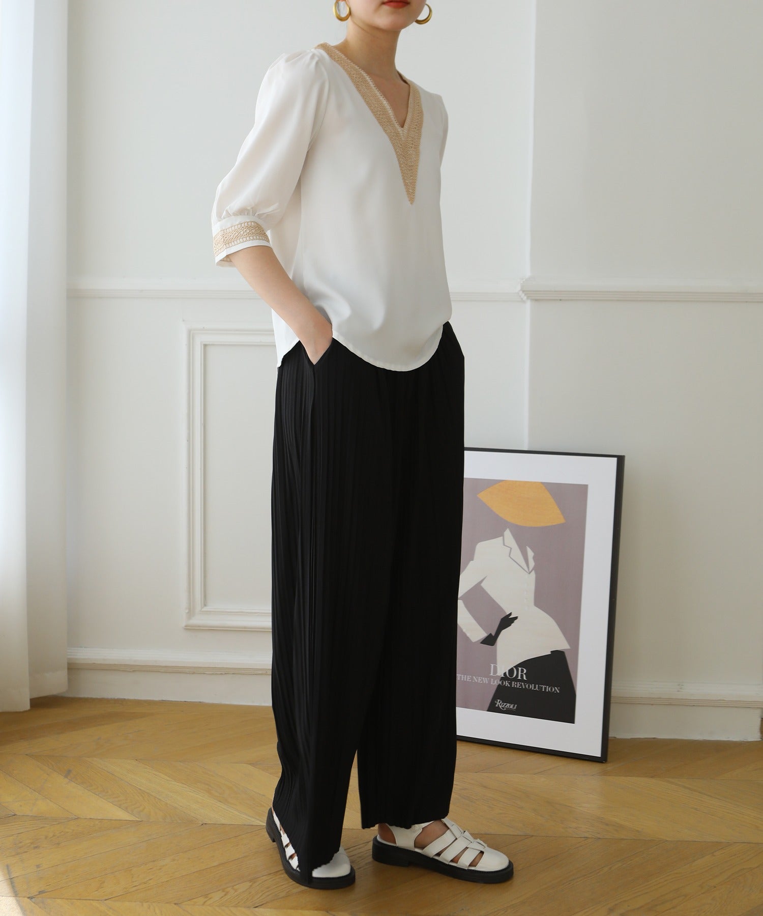 メゾンドラティール maison de LATIR 接触冷感で夏も快適にサラッと穿ける。上品美脚ストレートプリーツパンツ（ ブラック） ブラック
