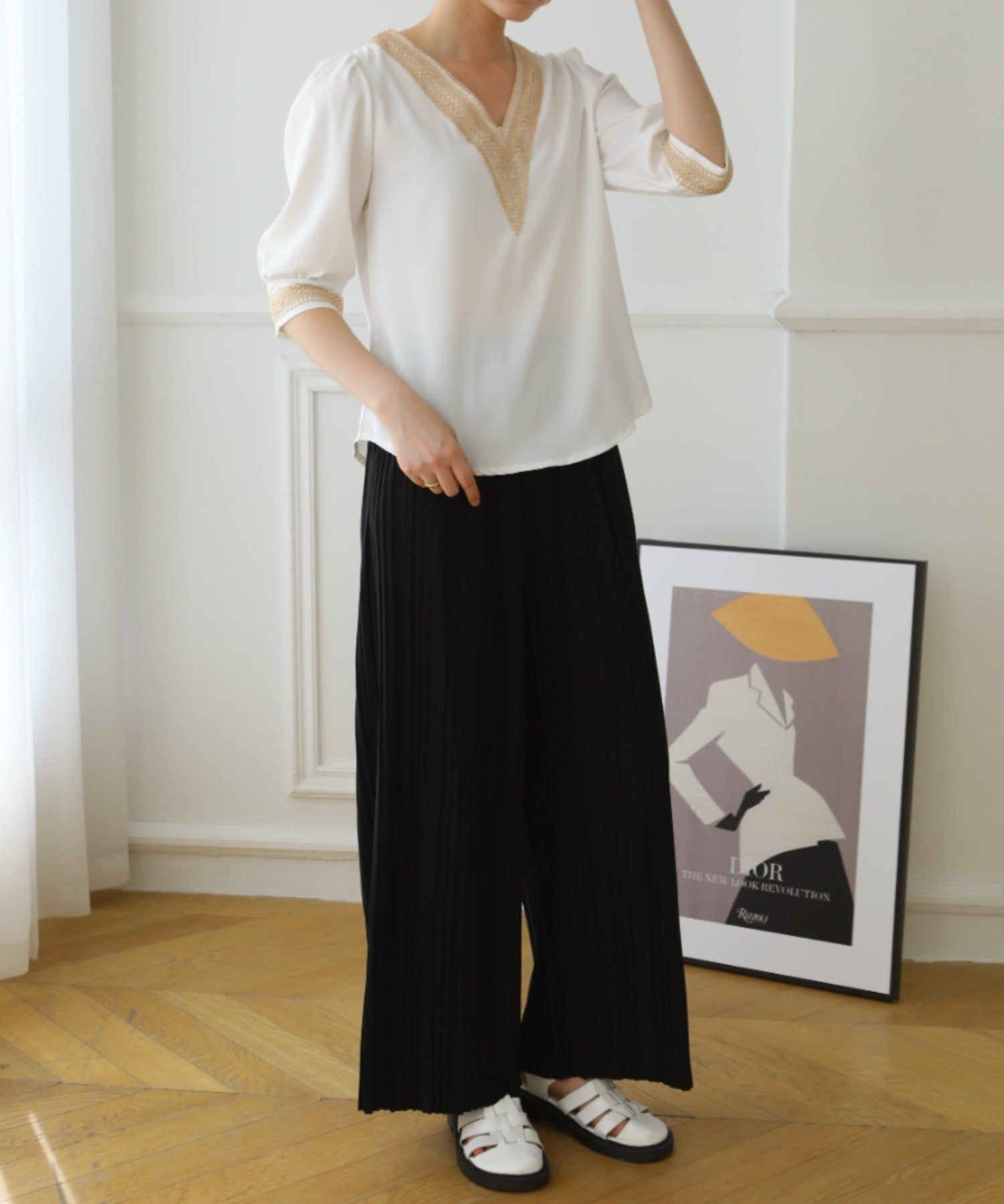 メゾンドラティール maison de LATIR 接触冷感で夏も快適にサラッと穿ける。上品美脚ストレートプリーツパンツ（ ブラック） ブラック