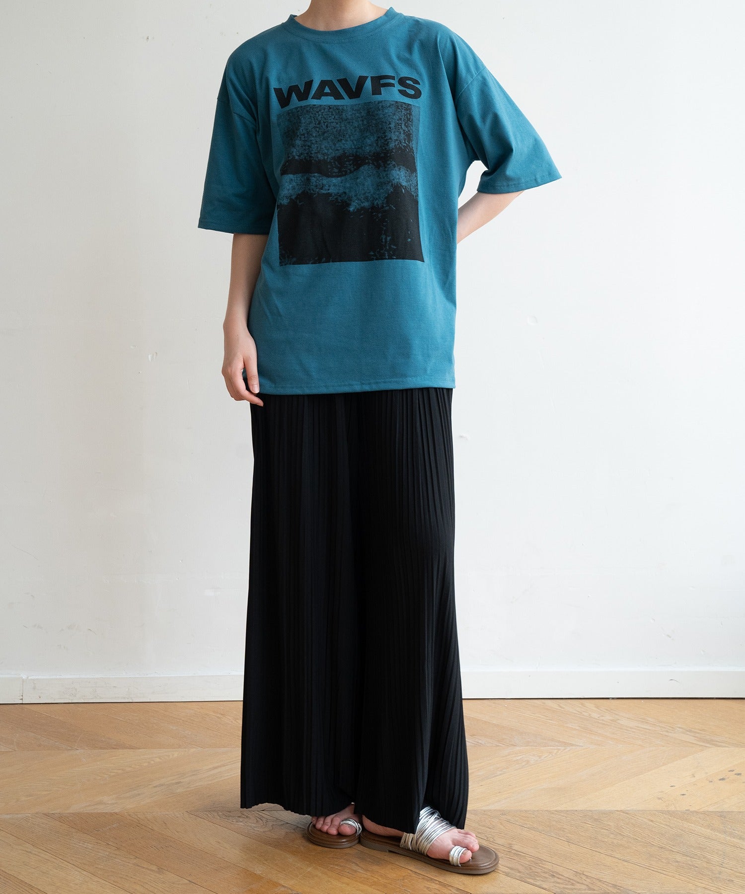 メゾンドラティール maison de LATIR 接触冷感で夏も快適にサラッと穿ける。上品美脚ストレートプリーツパンツ（ ブラック） ブラック