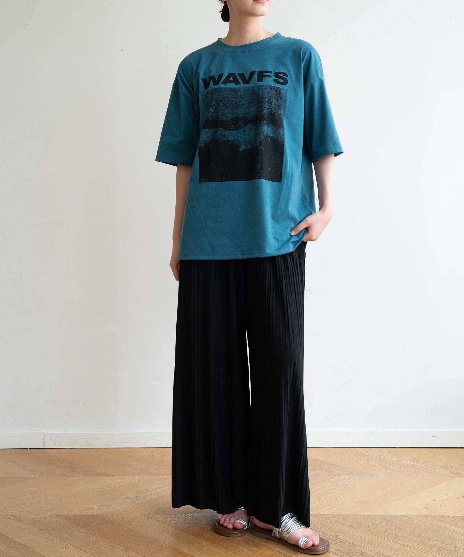 メゾンドラティール maison de LATIR 接触冷感で夏も快適にサラッと穿ける。上品美脚ストレートプリーツパンツ（ ブラック） ブラック