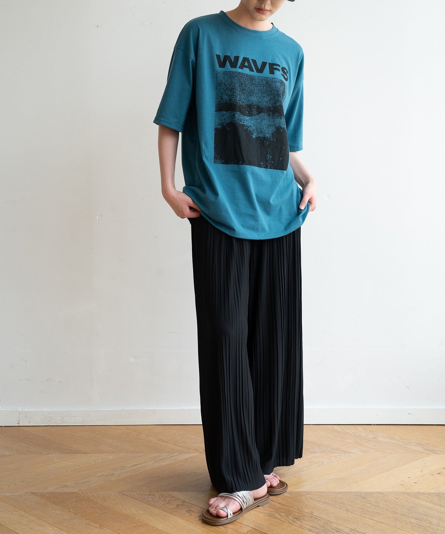 メゾンドラティール maison de LATIR 接触冷感で夏も快適にサラッと穿ける。上品美脚ストレートプリーツパンツ（ ブラック） ブラック