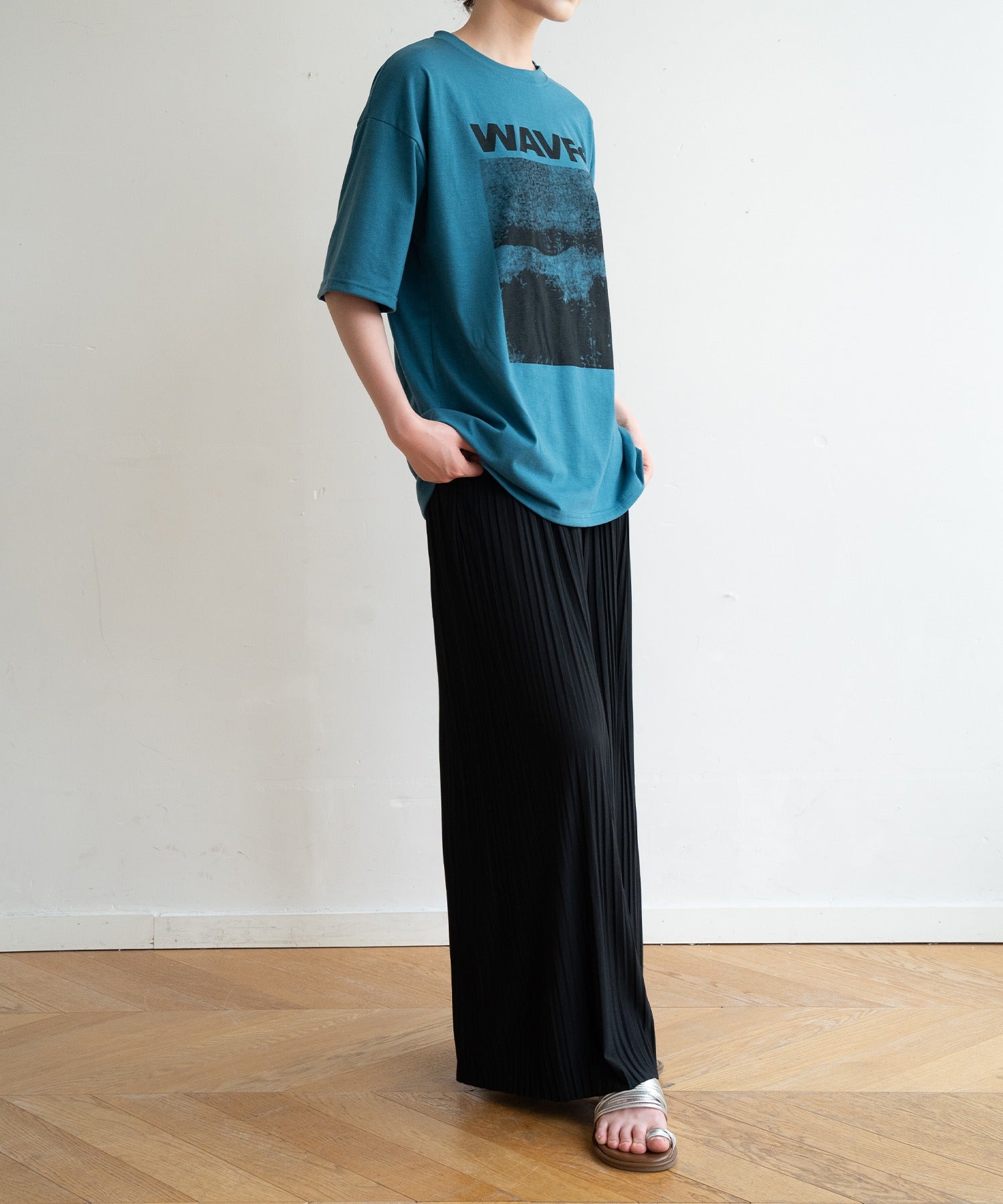 メゾンドラティール maison de LATIR 接触冷感で夏も快適にサラッと穿ける。上品美脚ストレートプリーツパンツ（ ブラック） ブラック