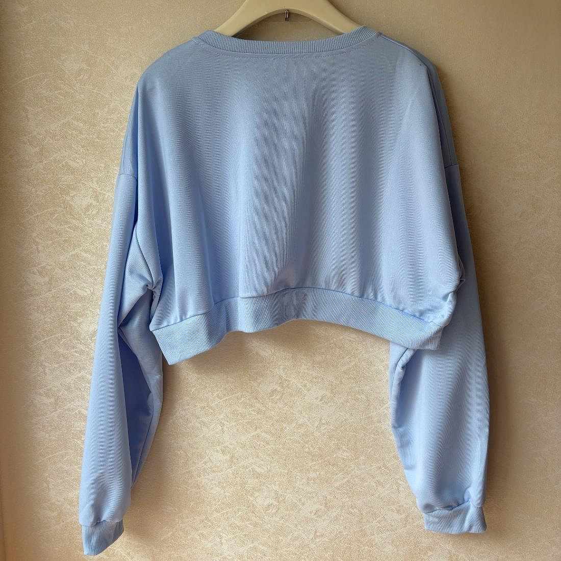 メゾンドラティール maison de LATIR クロップド丈長袖スウェットトップス （ブルー） ブルー