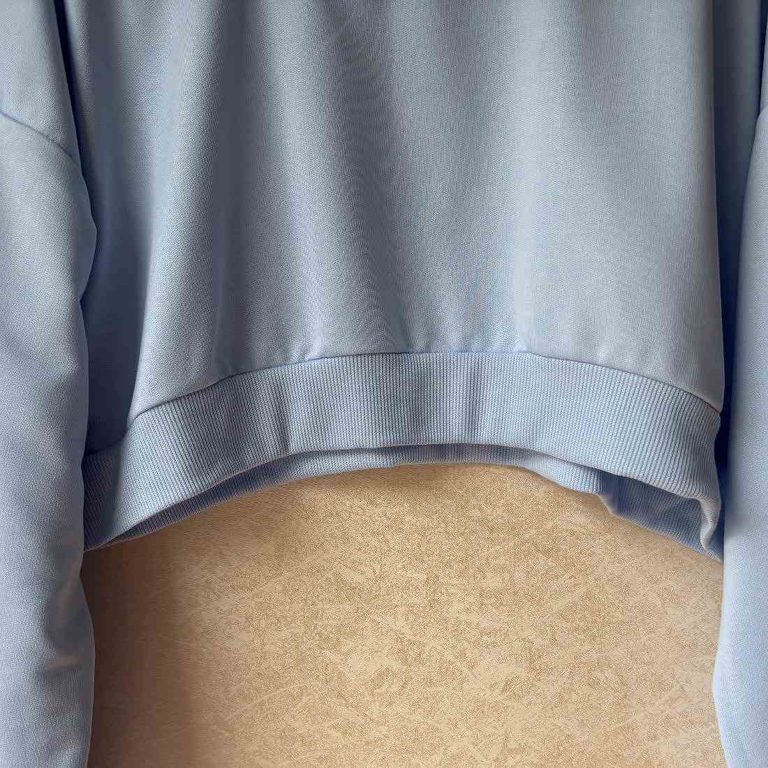 メゾンドラティール maison de LATIR クロップド丈長袖スウェットトップス