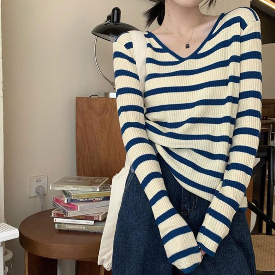 メゾンドラティール maison de LATIR ストライプ柄VネックTシャツ,ネイビー