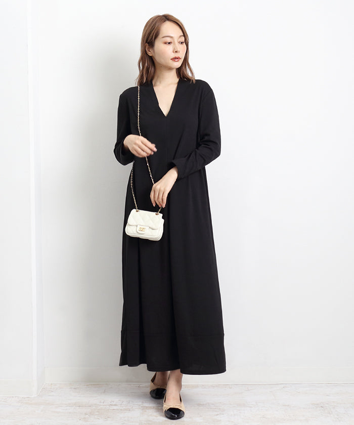 マーサ MARTHA Vネックフレアロングワンピース （ブラック） ブラック