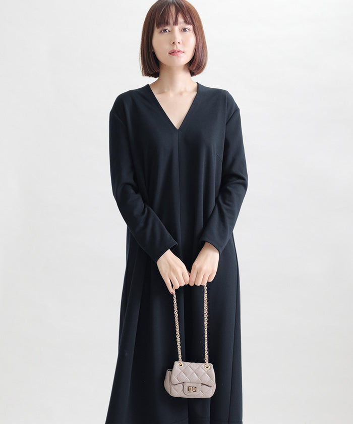 マーサ MARTHA Vネックフレアロングワンピース （ブラック） ブラック