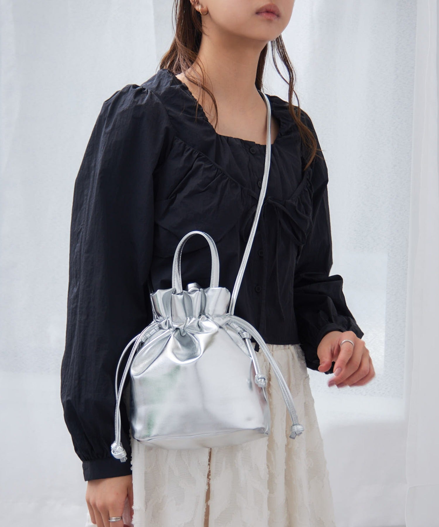 マガジンデモードシュシュ MAGASIN DE MODE Chou Chou メタリック巾着2wayショルダー （シルバー） シルバー