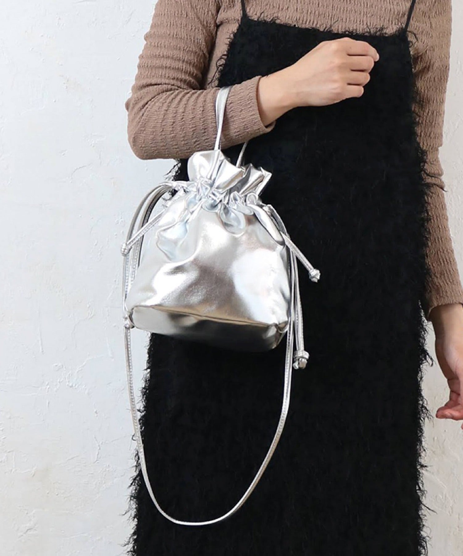 マガジンデモードシュシュ MAGASIN DE MODE Chou Chou メタリック巾着2wayショルダー （シルバー） シルバー