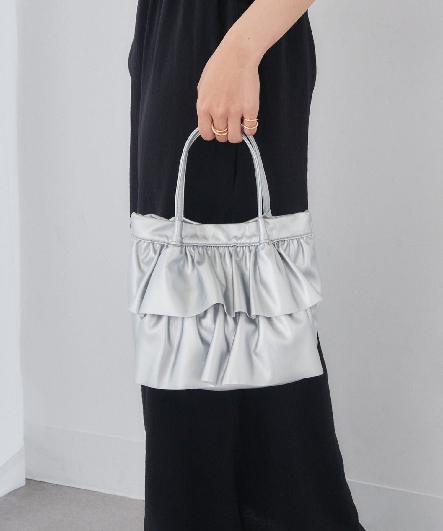 マガジンデモードシュシュ MAGASIN DE MODE Chou Chou ラッフルミディトート SNBD （シルバー） シルバー