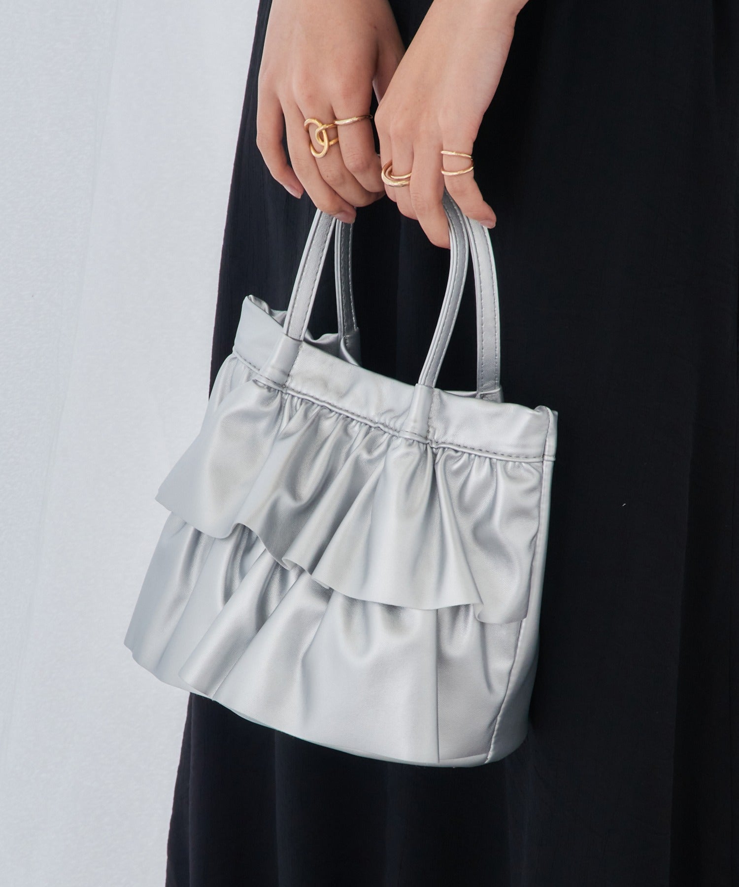 マガジンデモードシュシュ MAGASIN DE MODE Chou Chou ラッフルミディトート SNBD （シルバー） シルバー