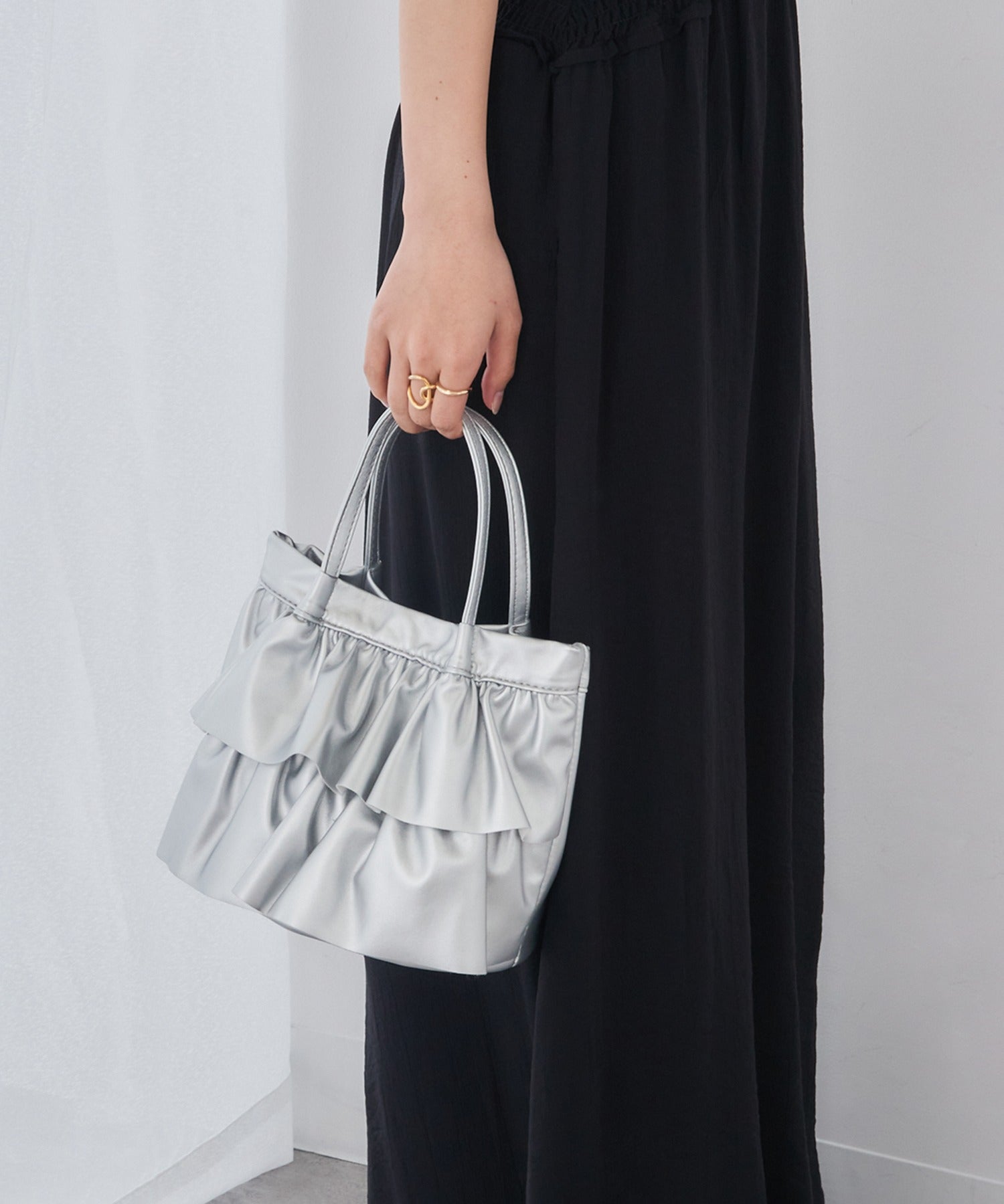 マガジンデモードシュシュ MAGASIN DE MODE Chou Chou ラッフルミディトート SNBD （シルバー） シルバー