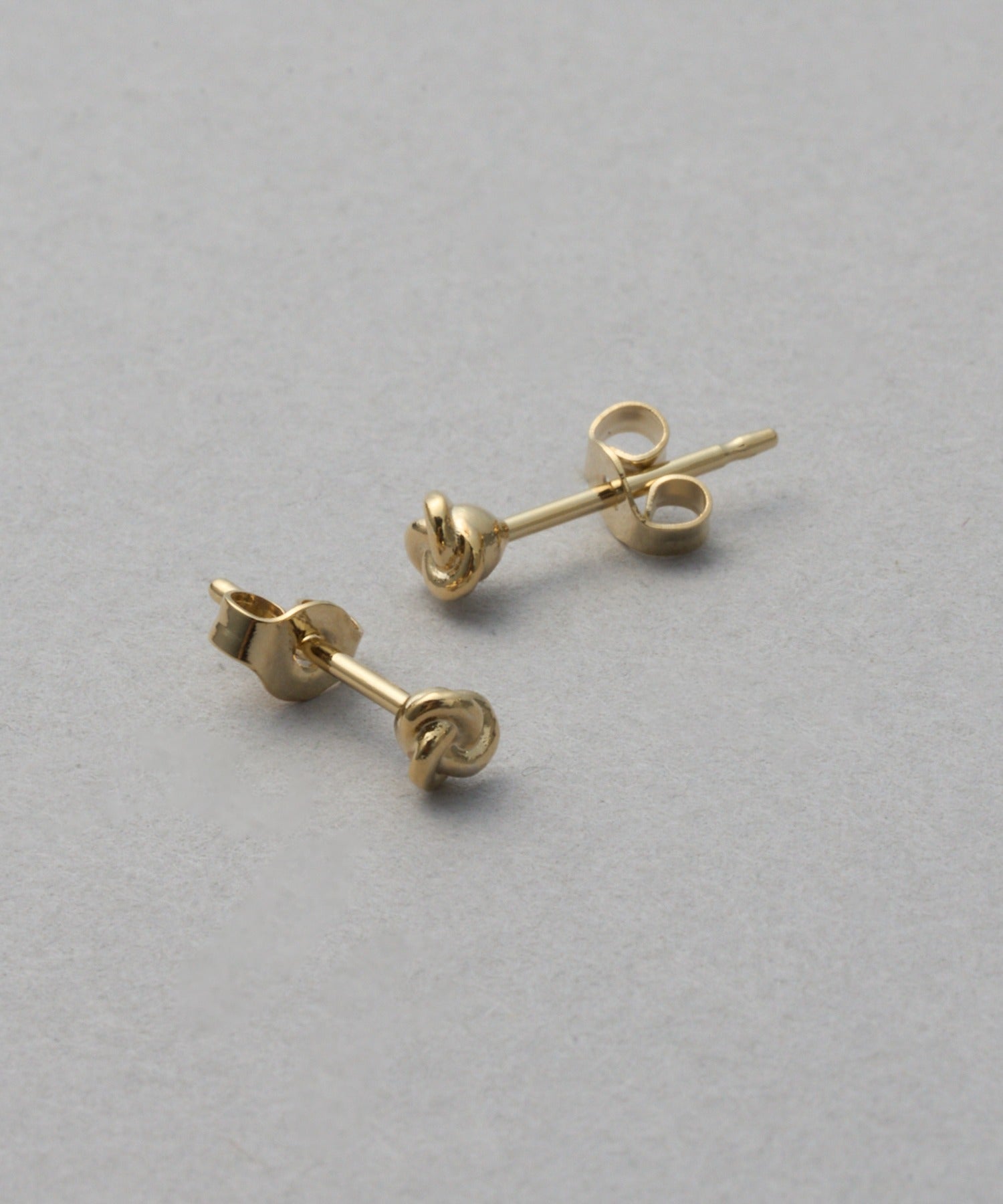 マガジンデモードシュシュ MAGASIN DE MODE Chou Chou ピアス tiny. ニッケルフリー メタル クロス リング スタッドピアス OSWY （ゴールド） ゴールド