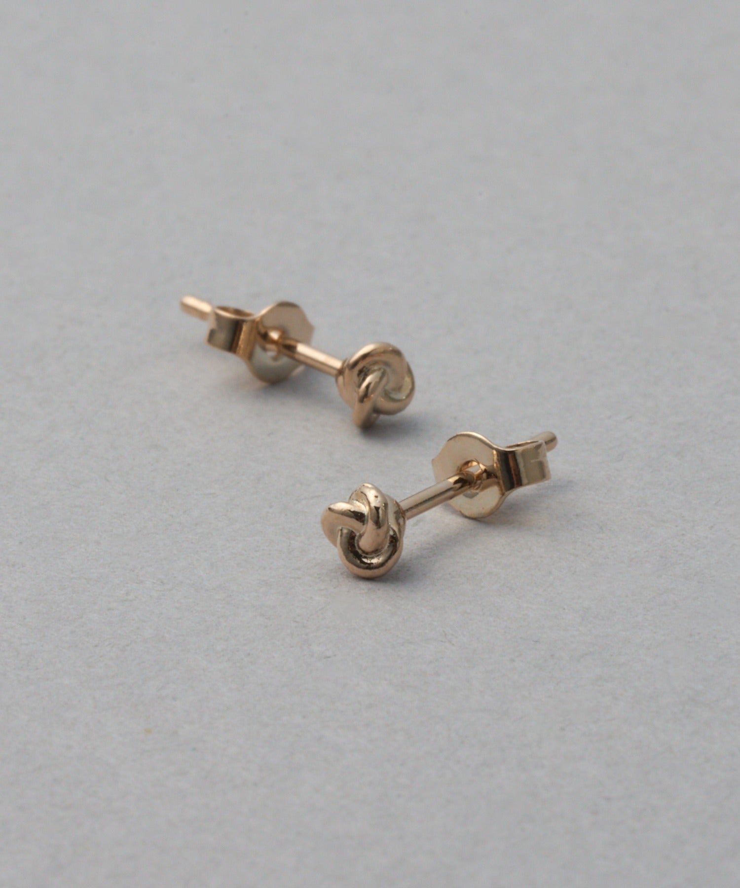 マガジンデモードシュシュ MAGASIN DE MODE Chou Chou ピアス tiny. ニッケルフリー メタル クロス リング スタッドピアス OSWY （ピンク） ピンク