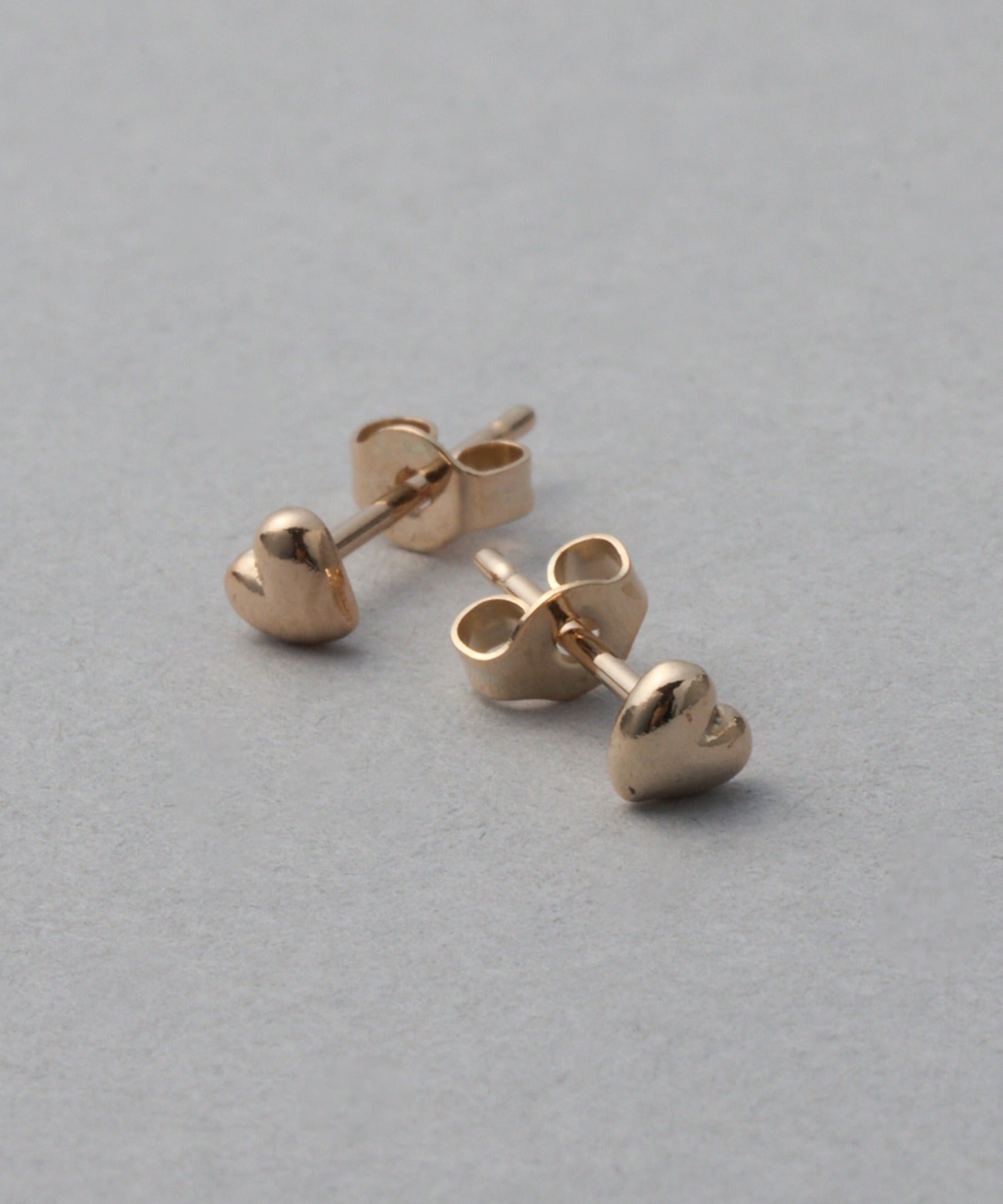 マガジンデモードシュシュ MAGASIN DE MODE Chou Chou ピアス tiny. ニッケルフリー ハート メタル スタッドピアス OSWY （ピンク） ピンク