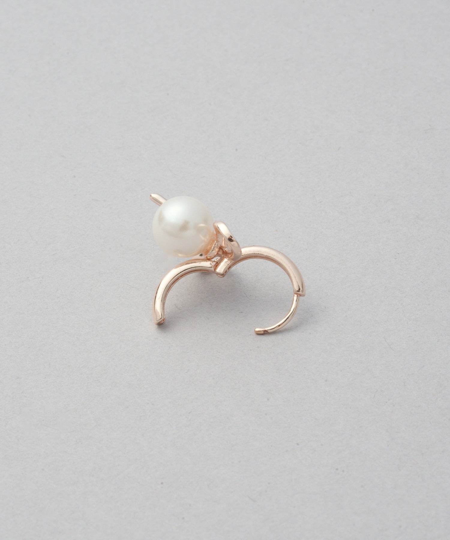 マガジンデモードシュシュ MAGASIN DE MODE Chou Chou ピアス ニッケルフリー メタル パール リボン フープピアス OSWY （ピンク） ピンク