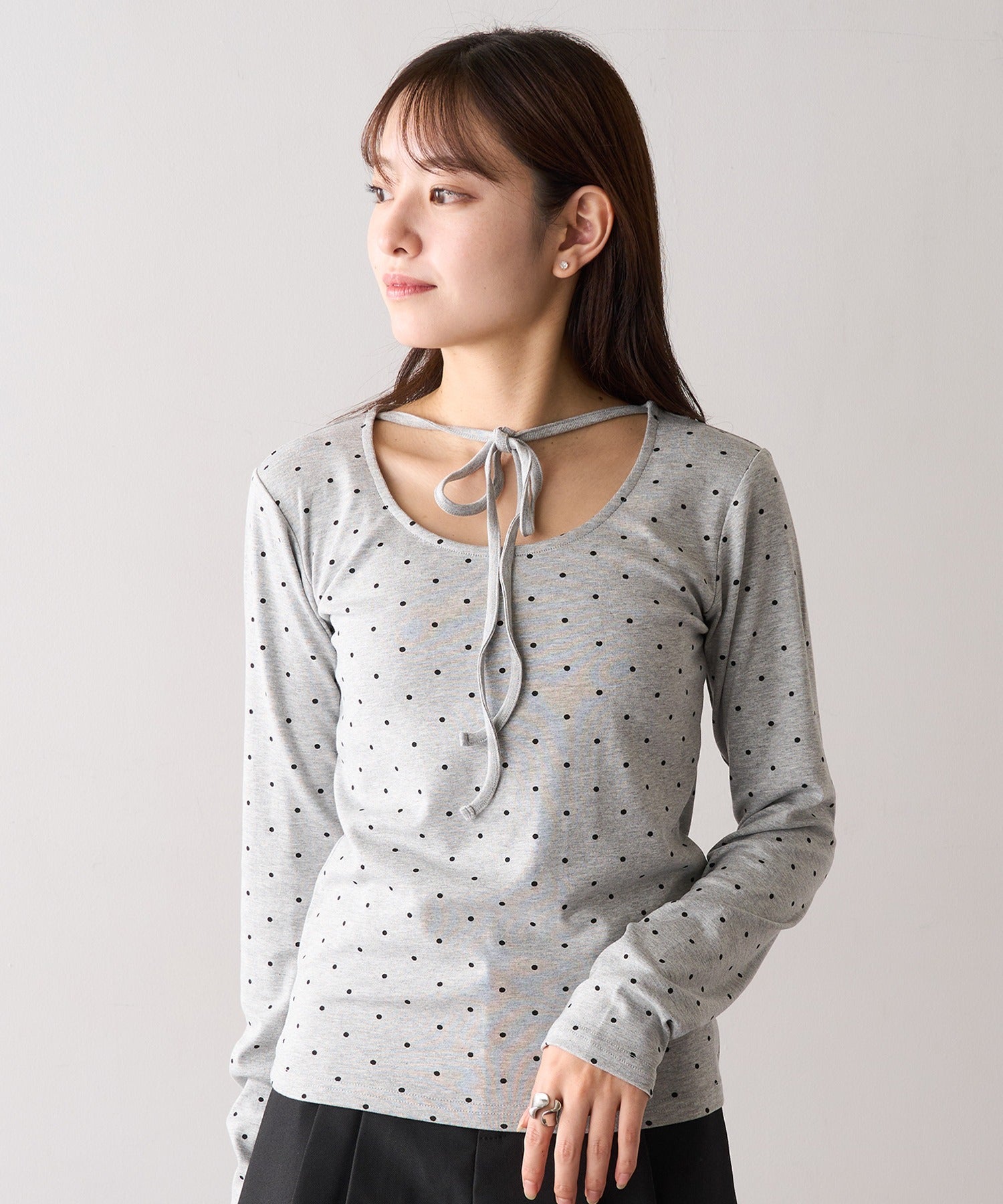 マガジンデモードシュシュ MAGASIN DE MODE Chou Chou ドットリボン付きプルオーバー DTK （グレー） グレー