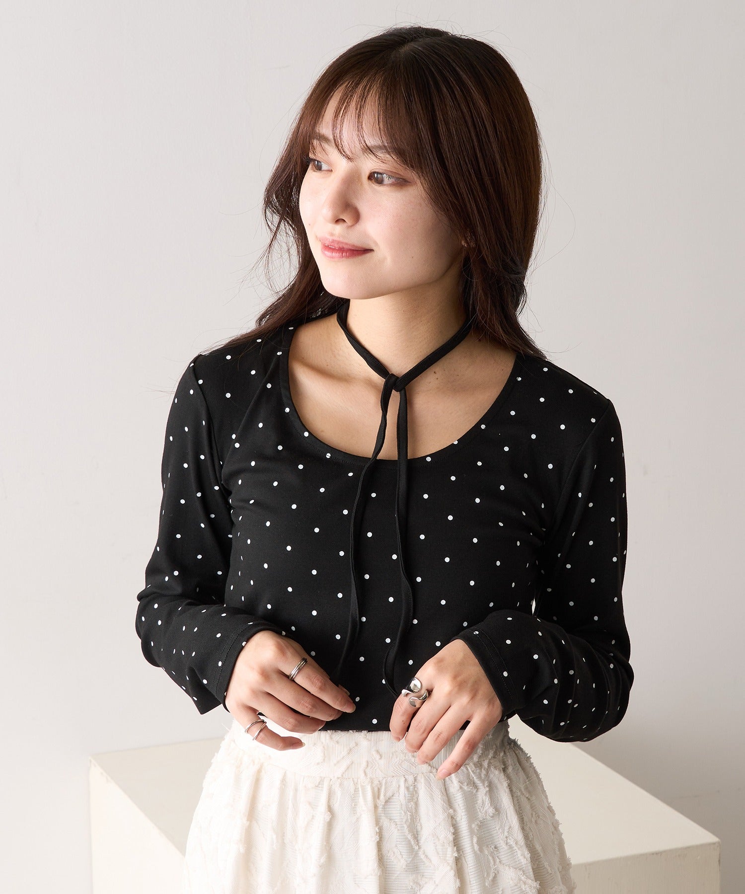 マガジンデモードシュシュ MAGASIN DE MODE Chou Chou ドットリボン付きプルオーバー DTK （ブラック） ブラック