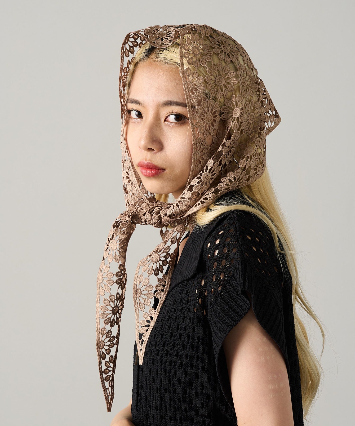 マガジンデモードオンジェナ MAGASIN DE MODE Onjna ヘッドレススカーフ フラワーバブーシュカ OSWY （ブラウン） ブラウン