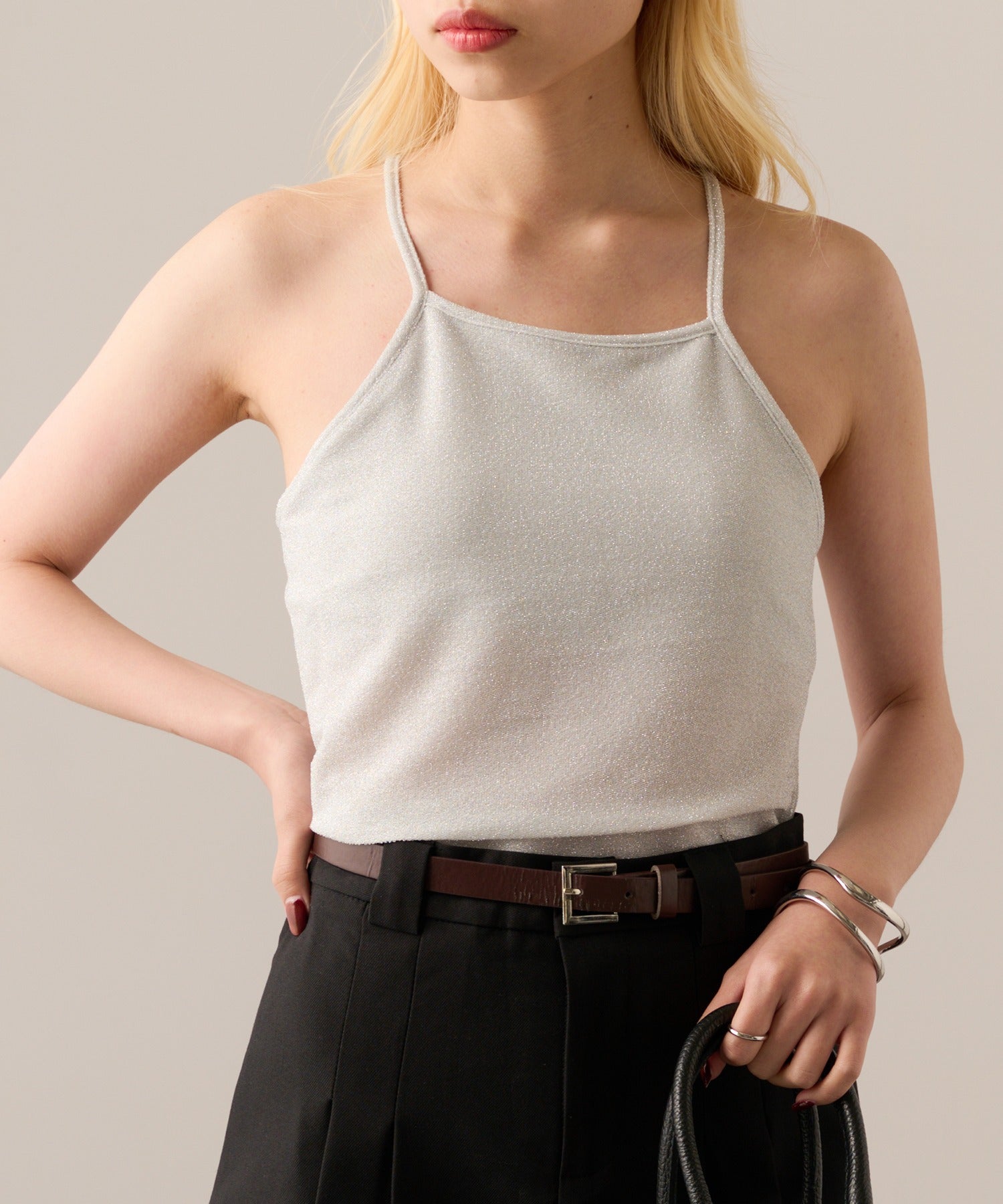 マガジンデモードオンジェナ MAGASIN DE MODE Onjna Glitter back cross camisole / ラメバッククロス カップ付きキャミソール DTK （オフホワイト） オフホワイト