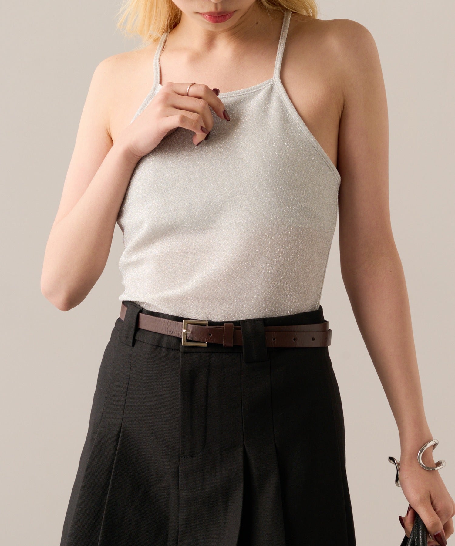 マガジンデモードオンジェナ MAGASIN DE MODE Onjna Glitter back cross camisole / ラメバッククロス カップ付きキャミソール DTK （オフホワイト） オフホワイト