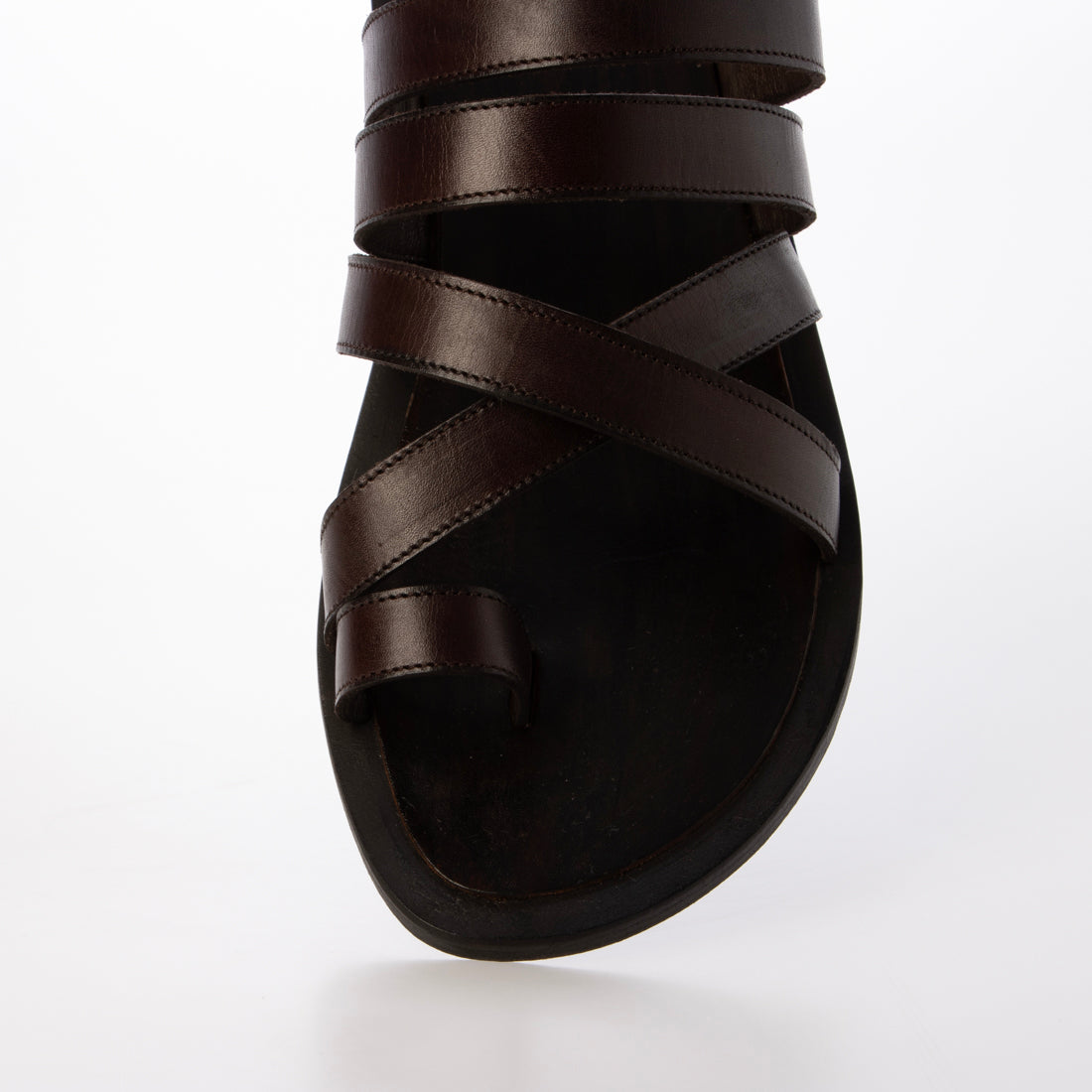 マドゥリ MADULI クロストングサンダル （DARK BROWN） DARK BROWN