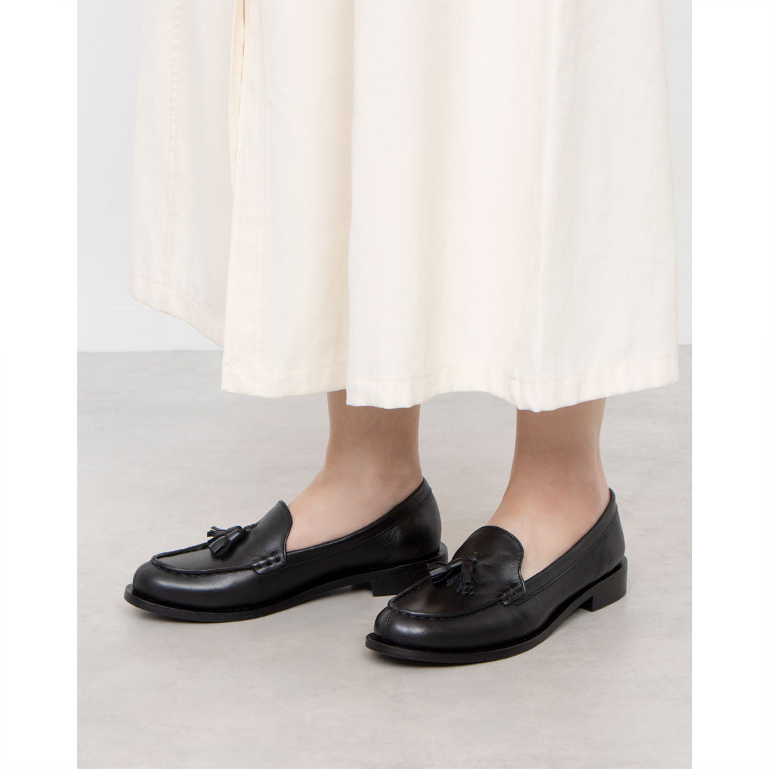 マドゥリ MADULI タッセルローファー