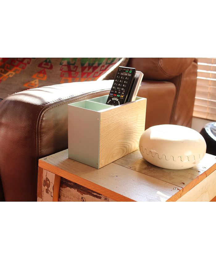 BRID COLOR & WOOD REMOTE CONTROL HOLDER
