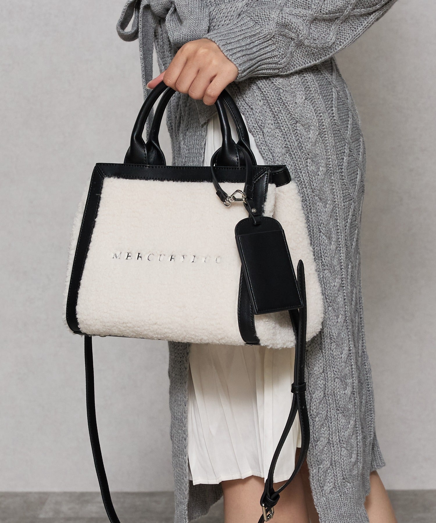 マーキュリーデュオ MERCURYDUO カードケース付 ロゴ刺繍ボアトートバッグ （IVO03） IVO03