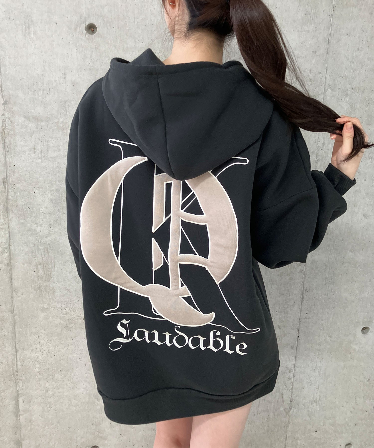 ミージェーン me Jane 裏起毛バックプリントワッペン付きプルパーカー