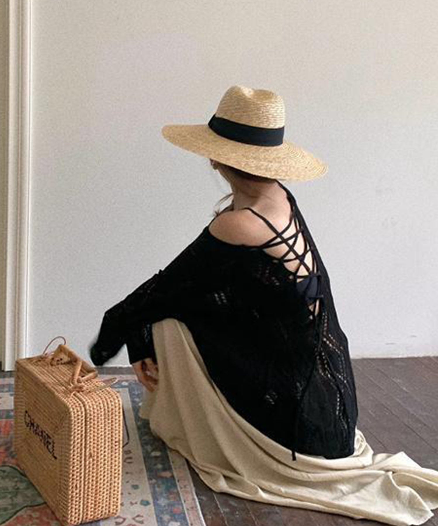"me Jane Back Lace-Up Sheer Knit"