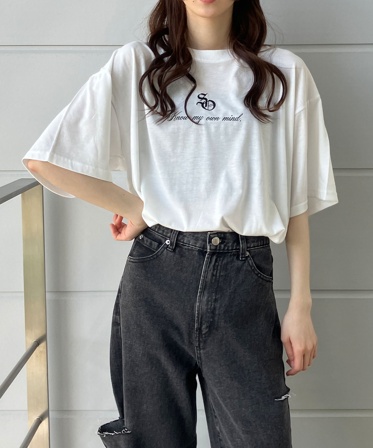 ミージェーン me Jane きらきらラインストーン×刺繍Tシャツ （オフホワイト） オフホワイト