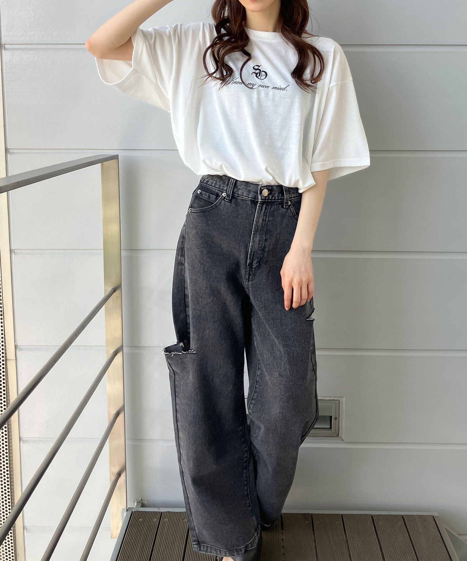 ミージェーン me Jane きらきらラインストーン×刺繍Tシャツ （オフホワイト） オフホワイト