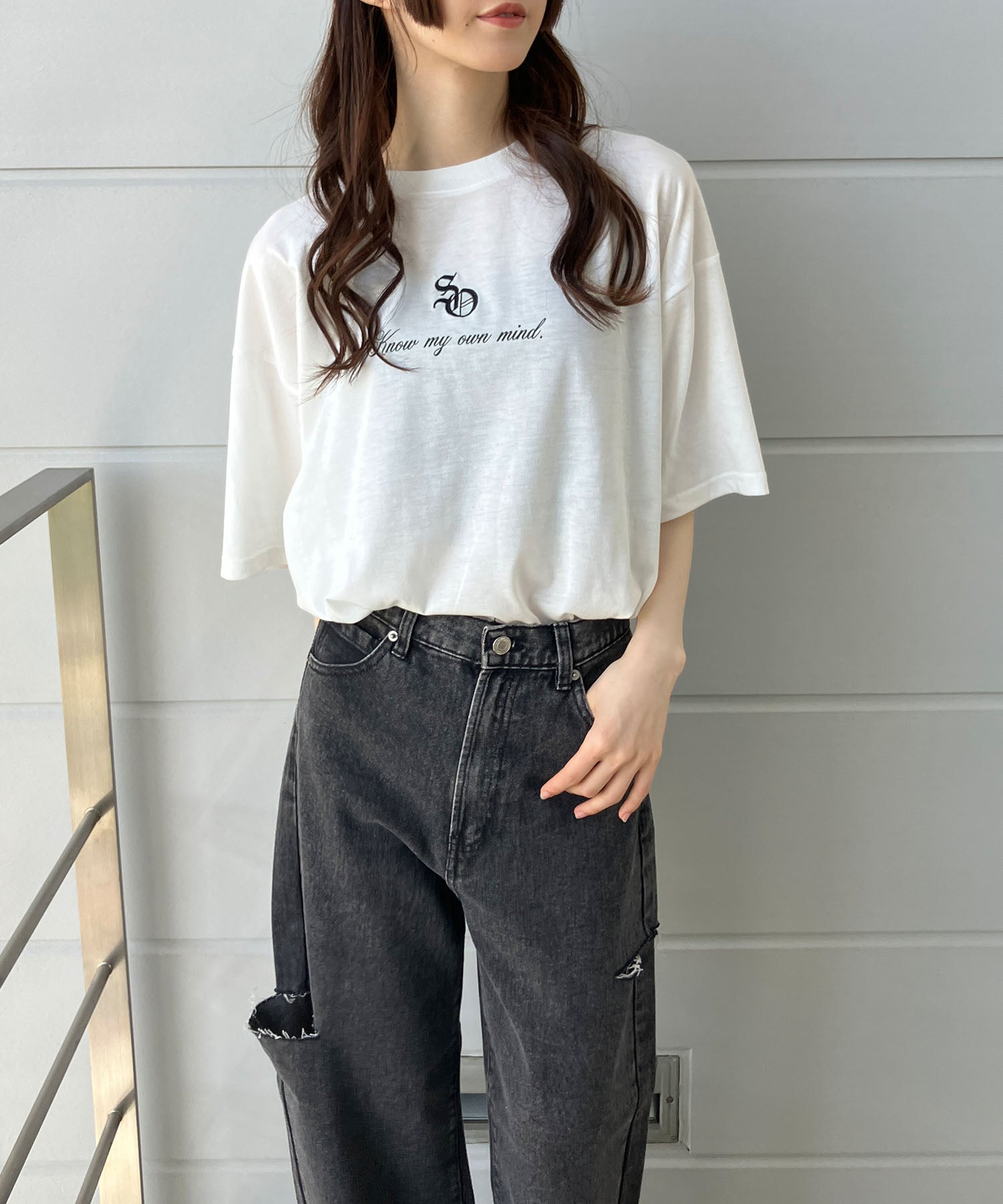 ミージェーン me Jane きらきらラインストーン×刺繍Tシャツ （オフホワイト） オフホワイト